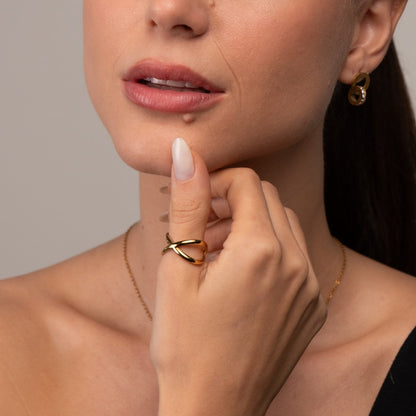 Minimal Crossover Adjustable Ring 18k Gold Plated