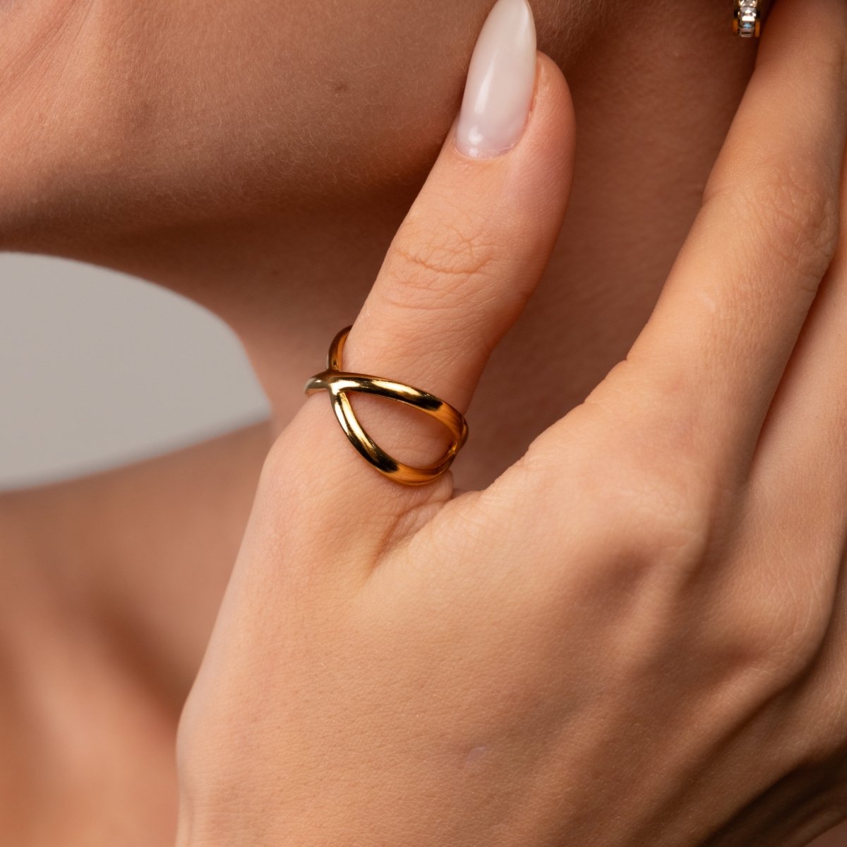 Minimal Crossover Adjustable Ring 18k Gold Plated