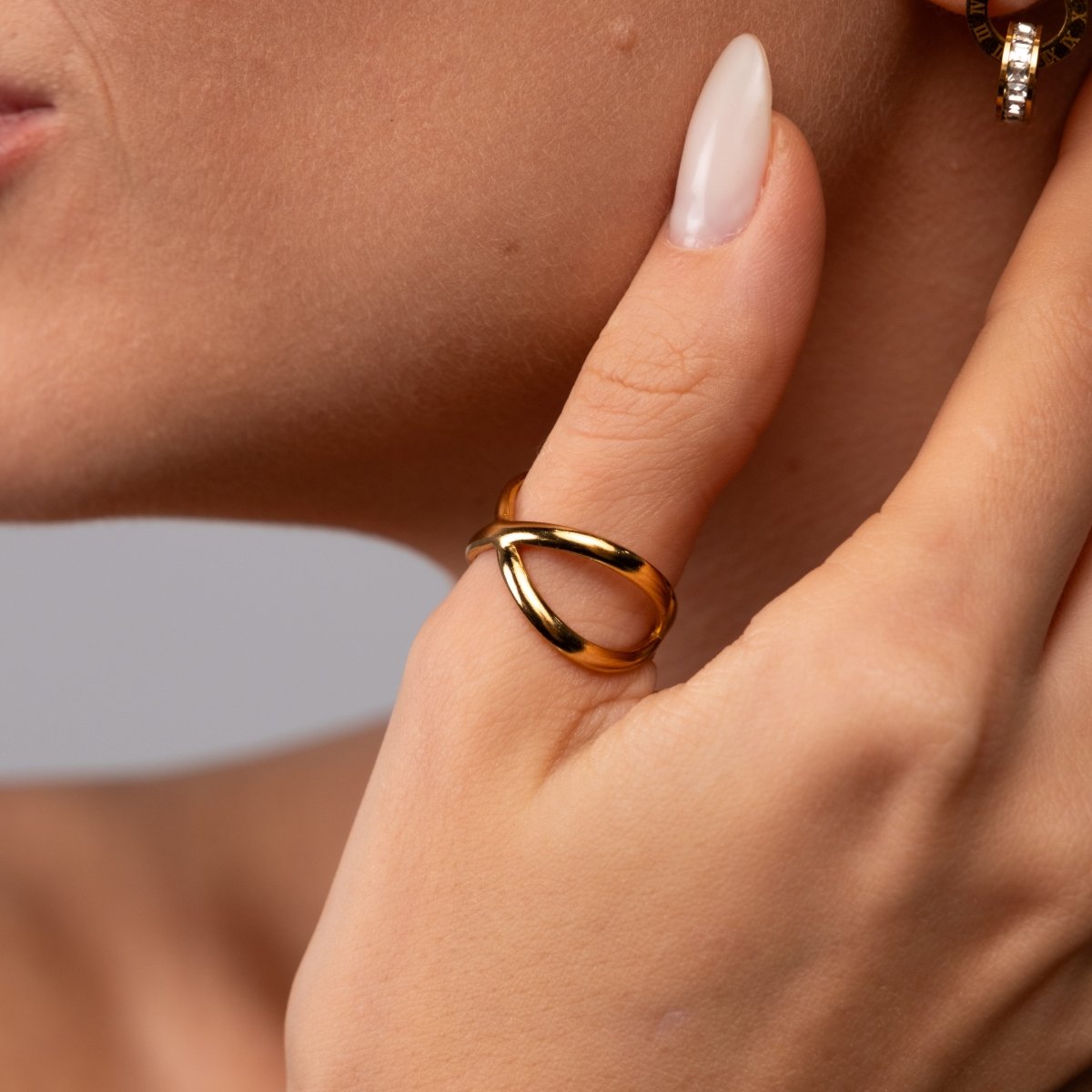 Minimal Crossover Adjustable Ring 18k Gold Plated