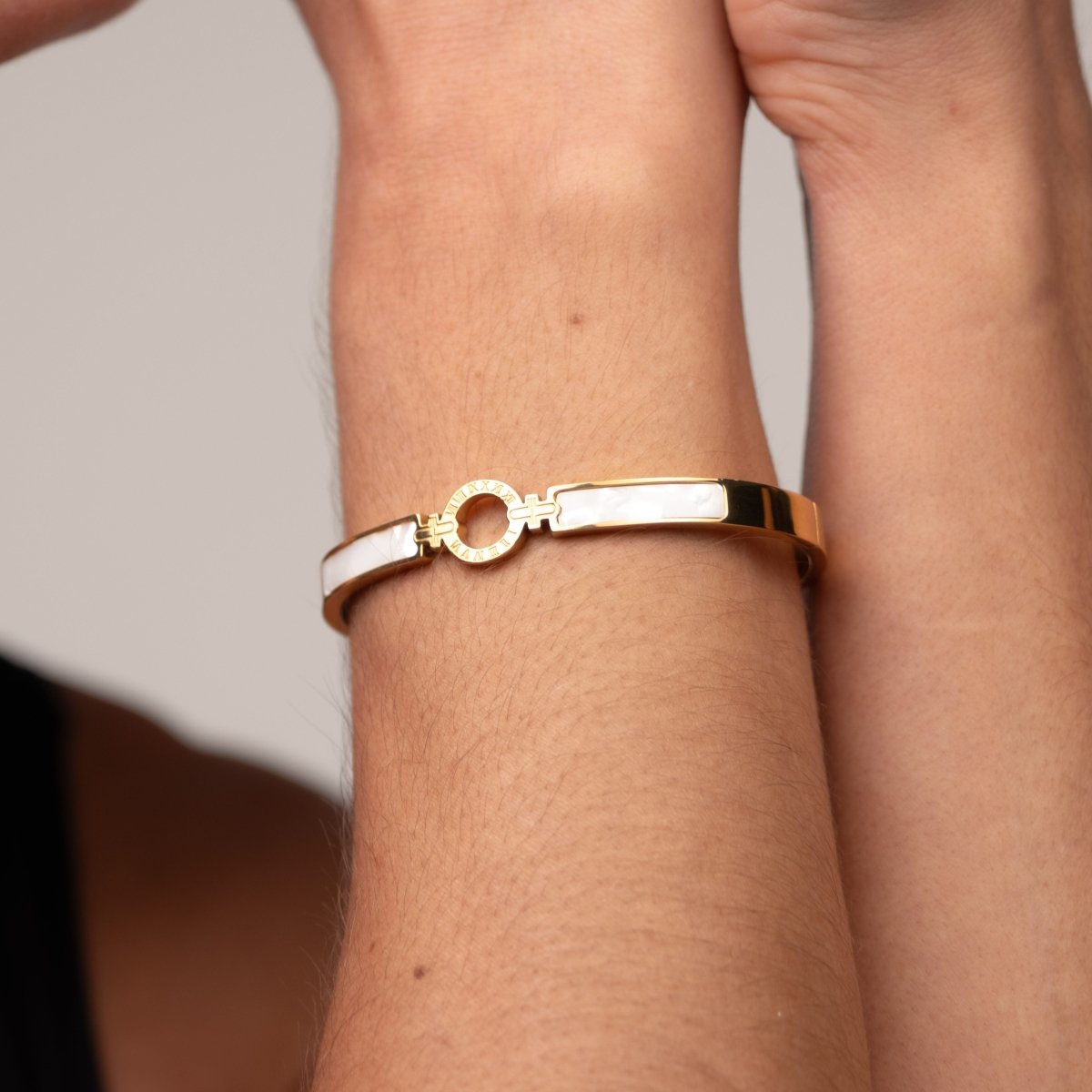 Aura Cuff Bracelet 18k Gold Plated