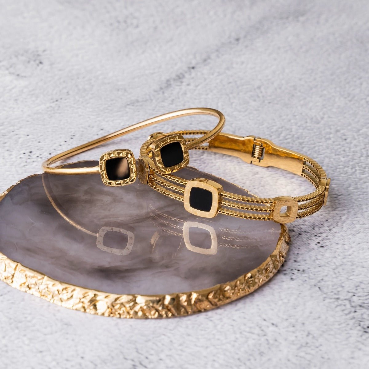Bella Onyx Bangle Bracelet 18k Gold Plated