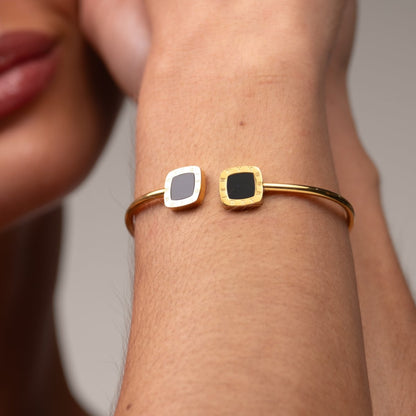 Bella Onyx Bangle Bracelet 18k Gold Plated