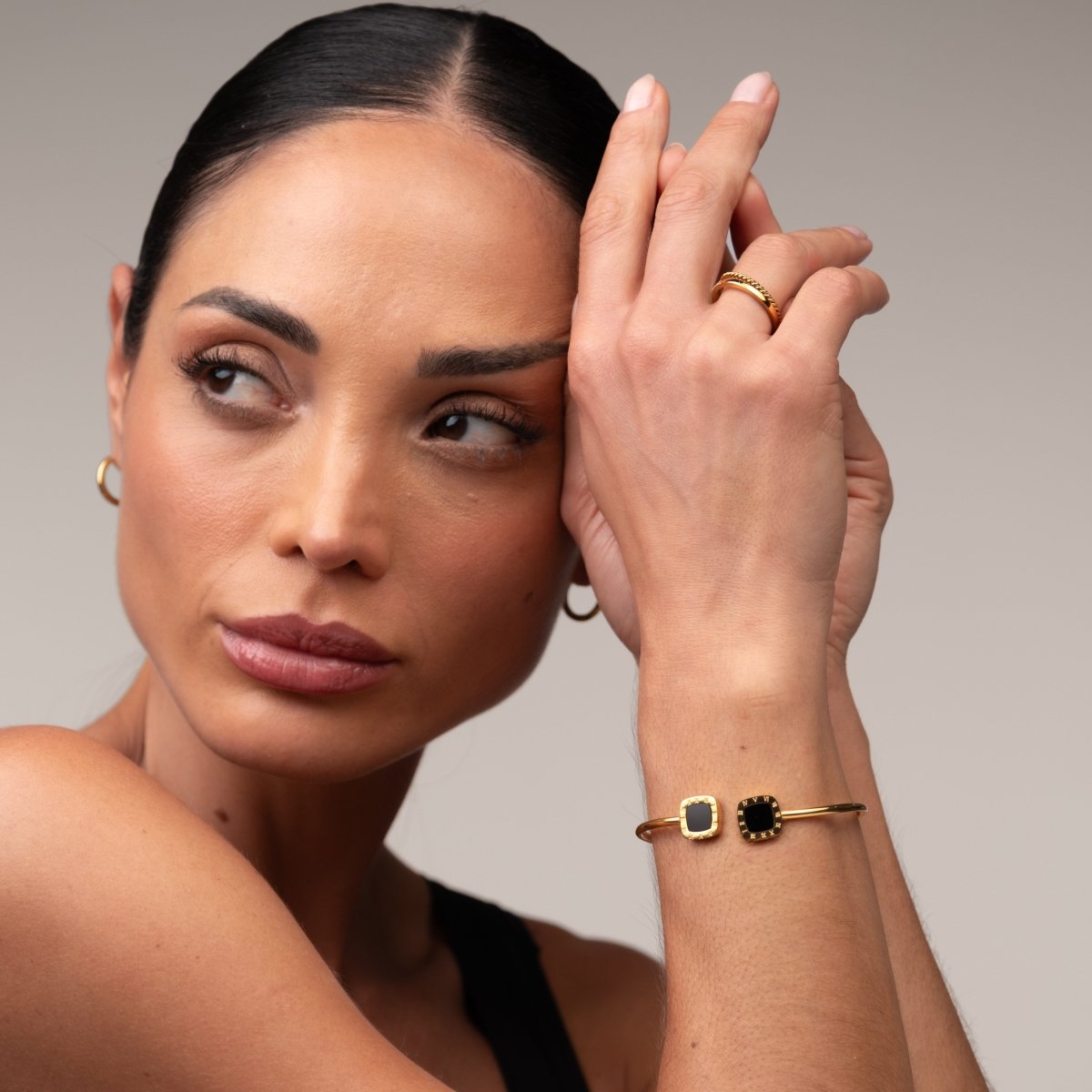 Bella Onyx Bangle Bracelet 18k Gold Plated