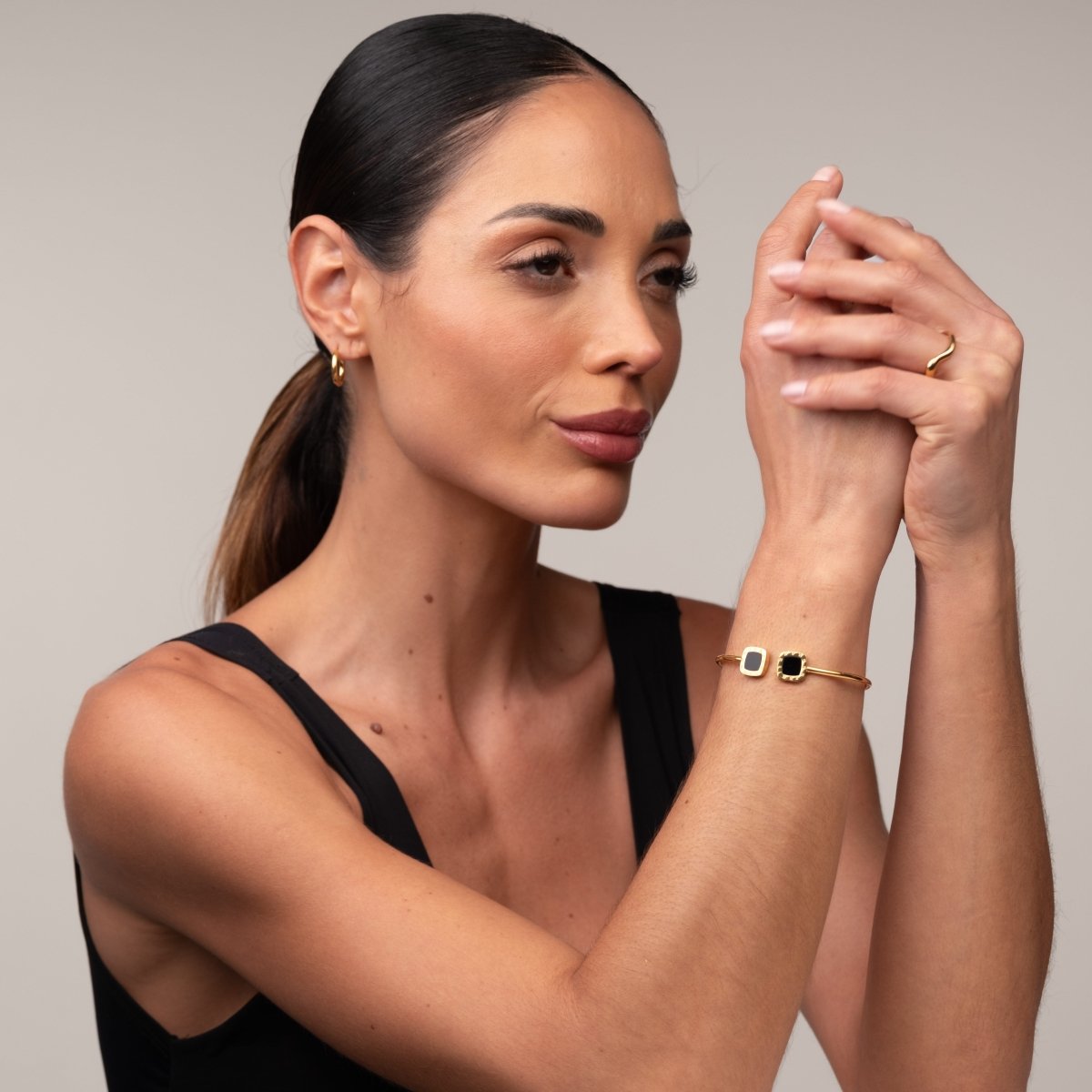 Bella Onyx Bangle Bracelet 18k Gold Plated
