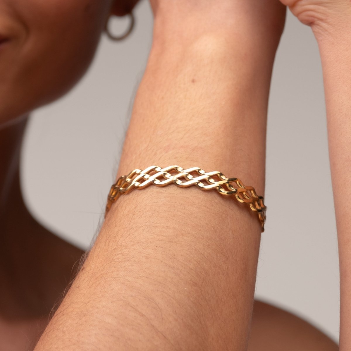 Blogger Bangle - 18k Gold Plated