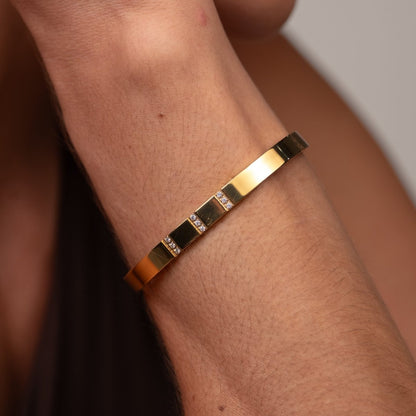 Minimal Cuff Bracelet – 18k Gold Plated