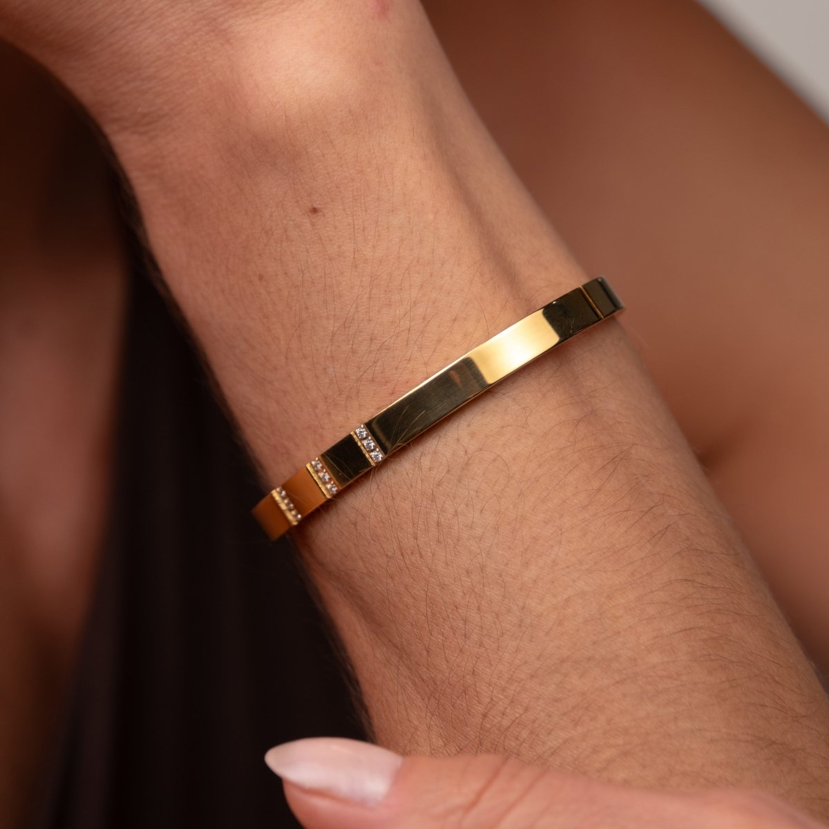 Minimal Cuff Bracelet – 18k Gold Plated