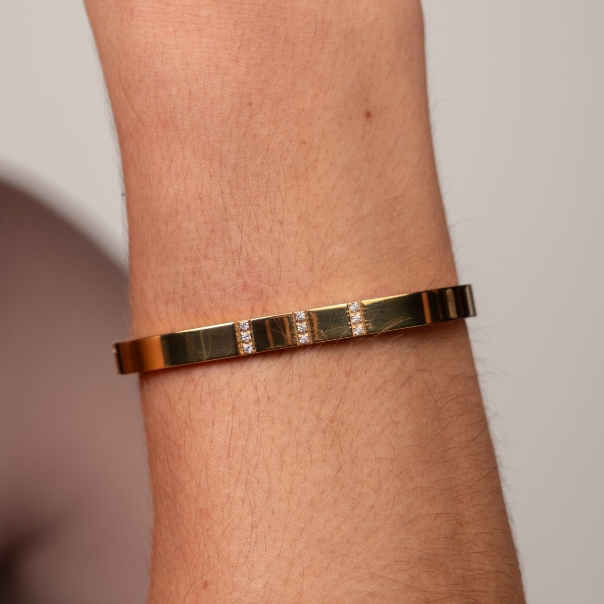 Minimal Cuff Bracelet – 18k Gold Plated
