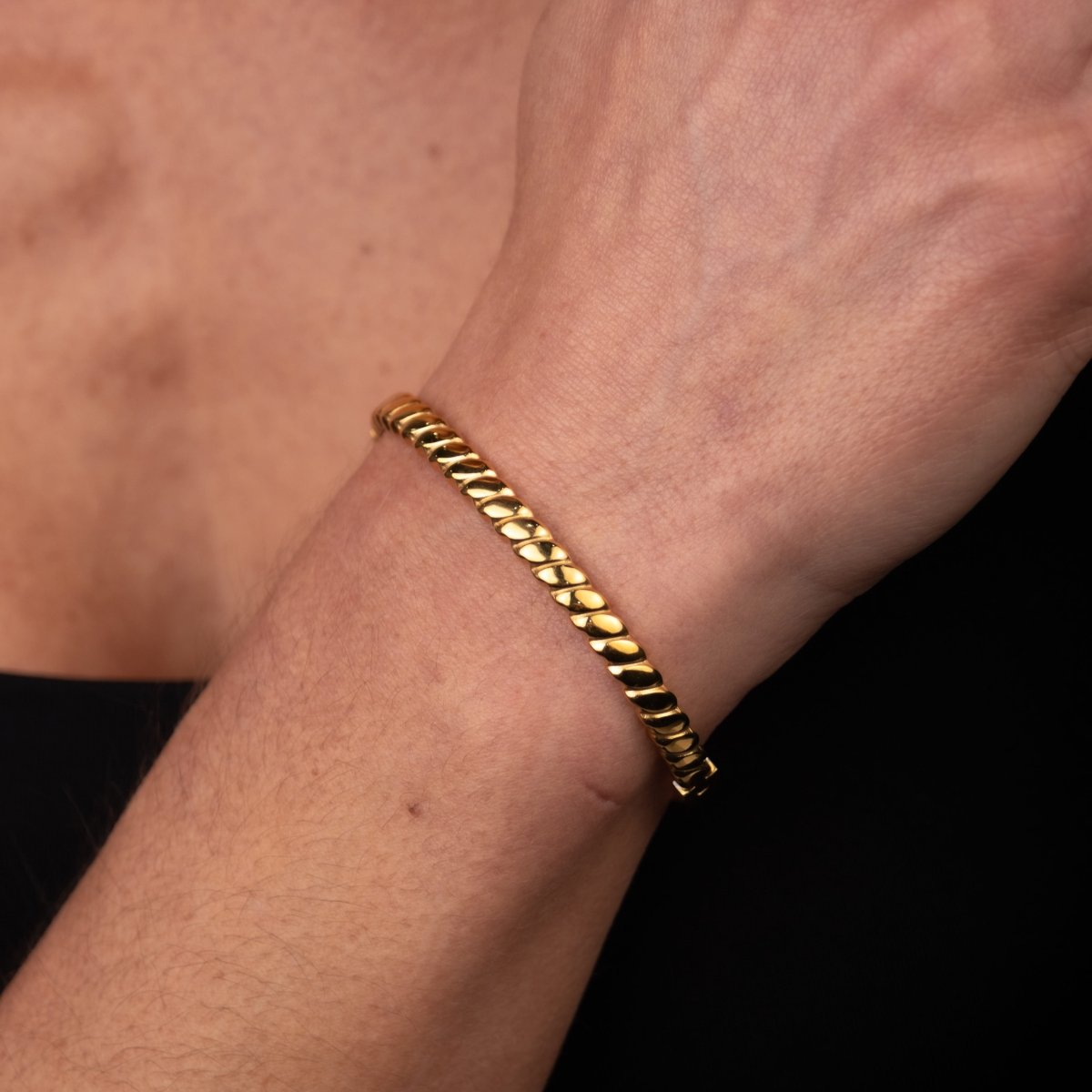 Pisa Cuff Bracelet – 18k Gold Plated