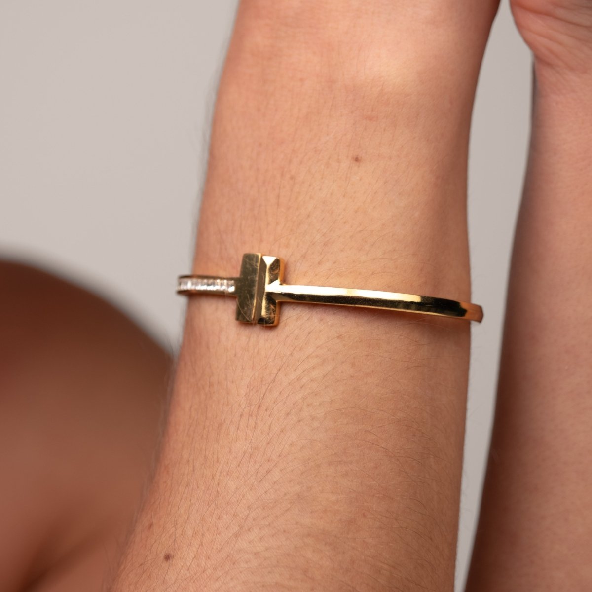 T-Bar Elegance Bangle - 18k Gold Plated