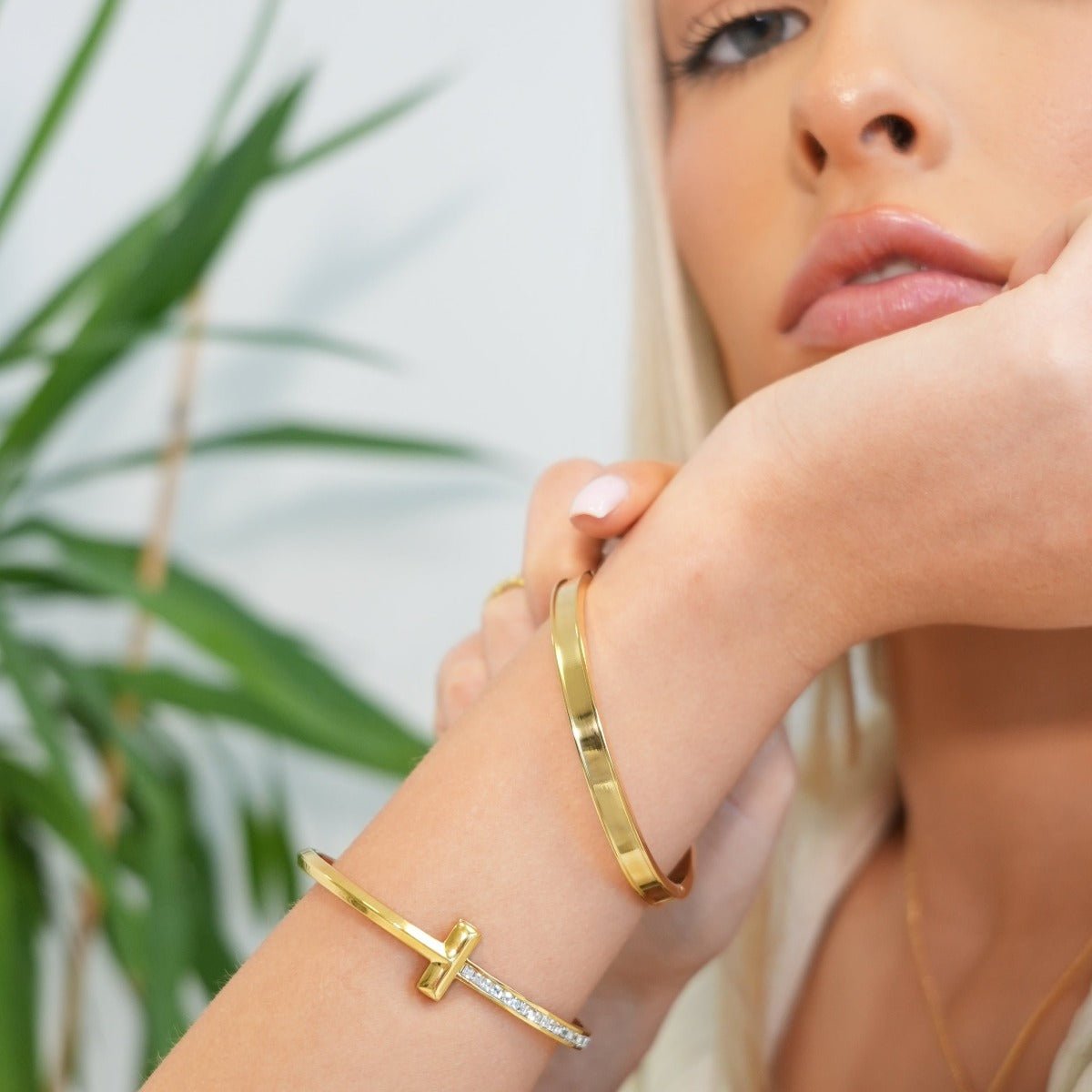 T-Bar Elegance Bangle - 18k Gold Plated