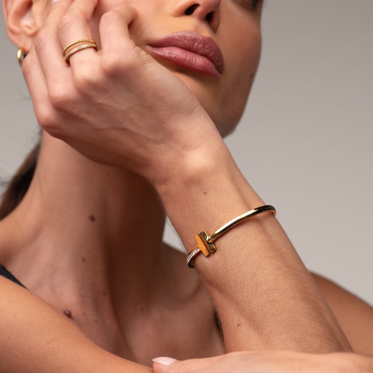 T-Bar Elegance Bangle - 18k Gold Plated
