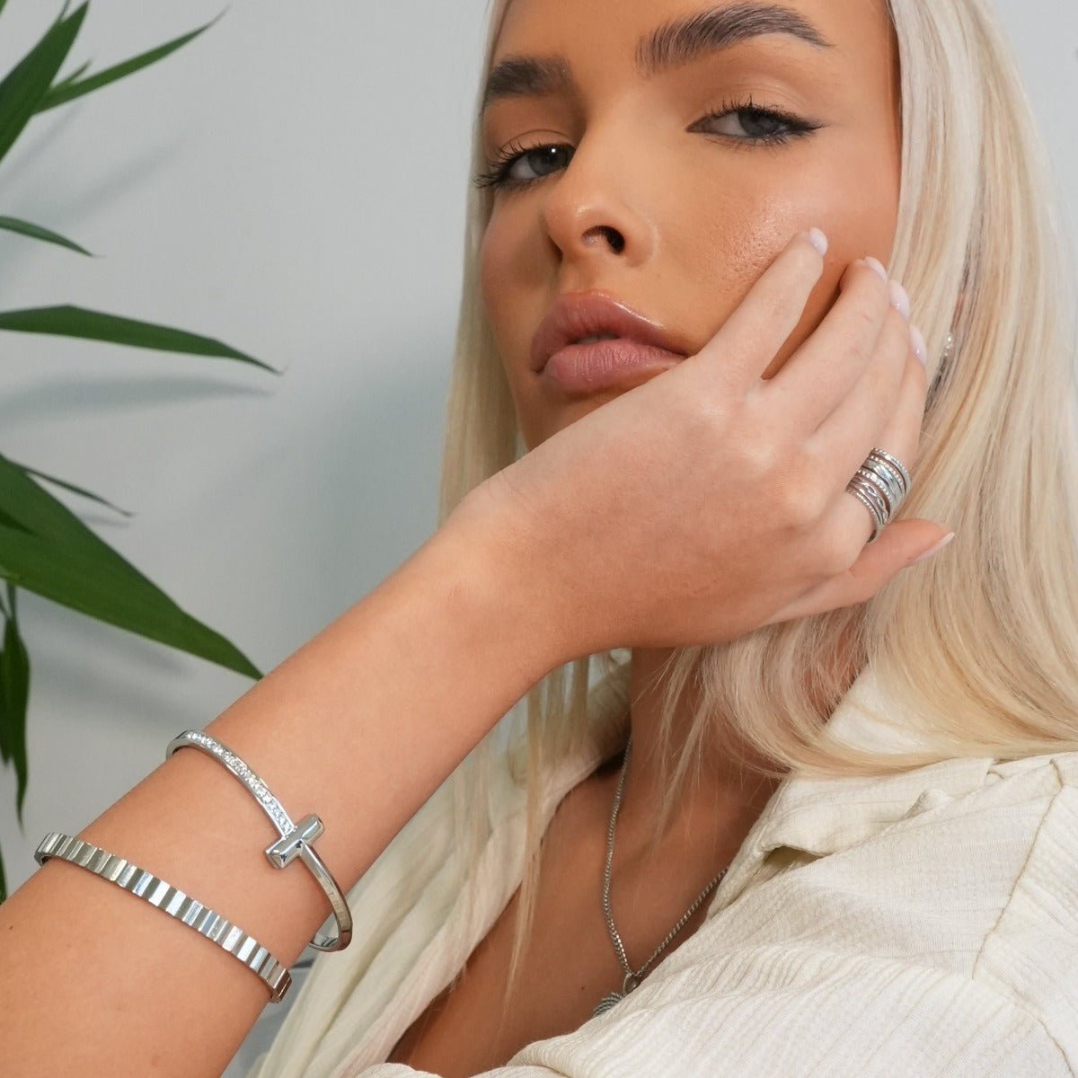 T-Bar Elegance Bangle - Silver