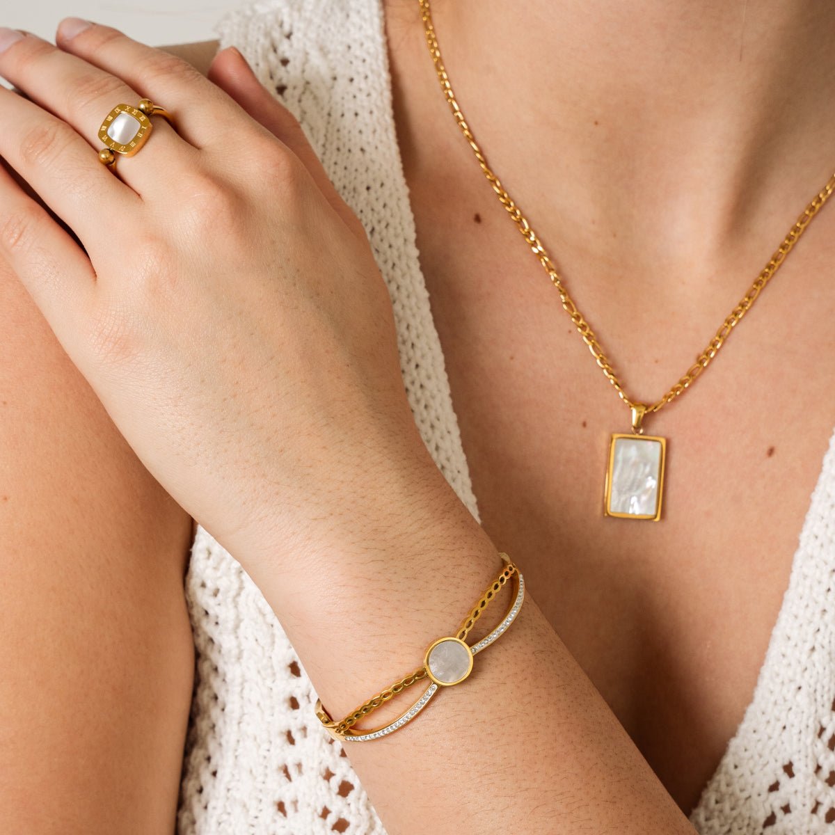 Venus Cuff Bracelet – 18k Gold Plated