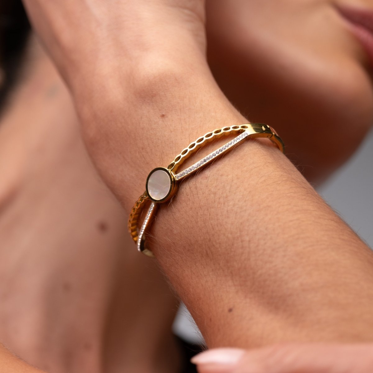 Venus Cuff Bracelet – 18k Gold Plated