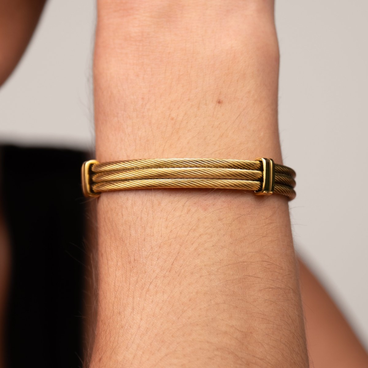 Wire Cuff Bracelet – 18k Gold Plated