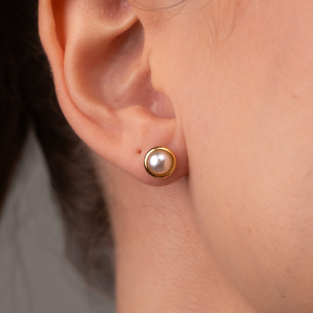 Solitaire Pearl Earrings 18k Gold Plated