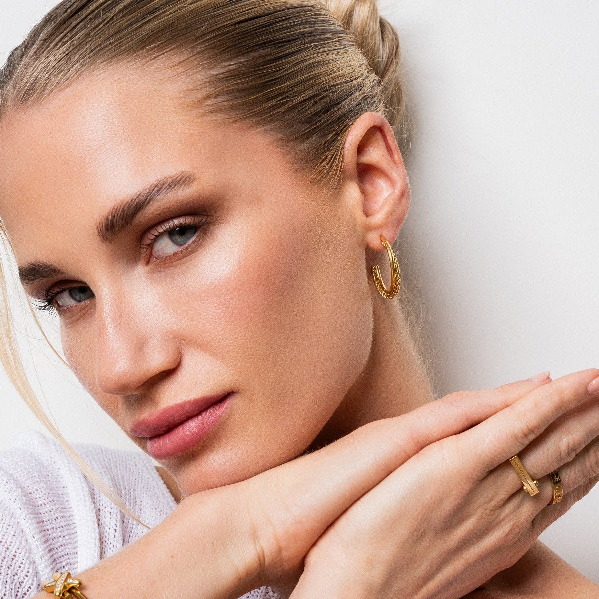 Madison Hoop Earrings - 18k Gold Plated