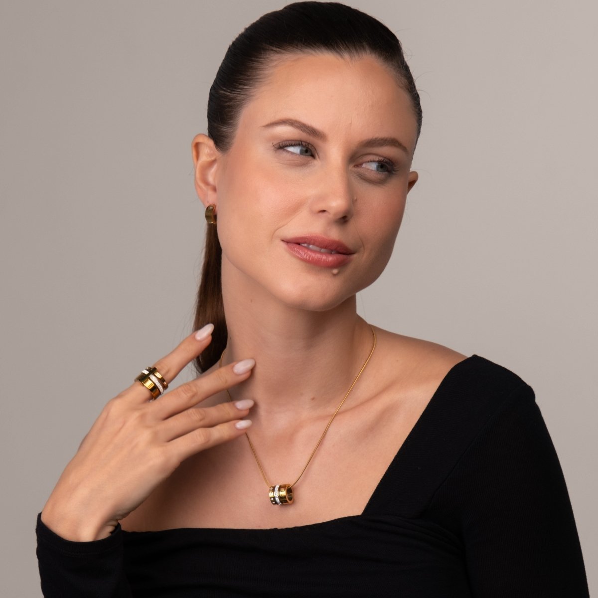 Triple Ring Roman Numeral Necklace – 18k Gold Plated