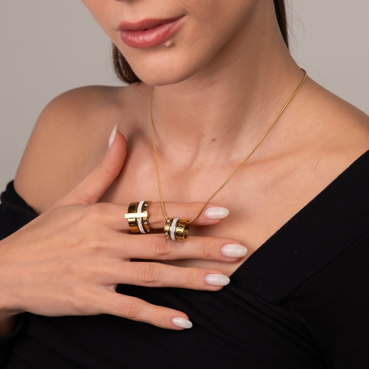 Triple Ring Roman Numeral Necklace – 18k Gold Plated