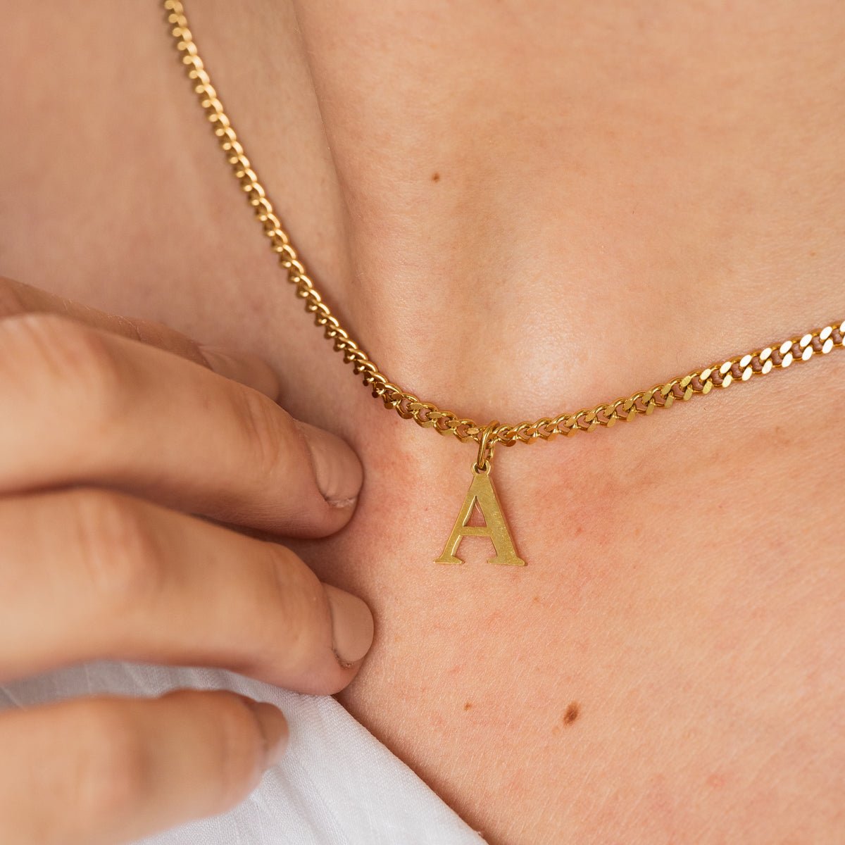 Chain Initial Letter Necklace – 18k Gold Plated
