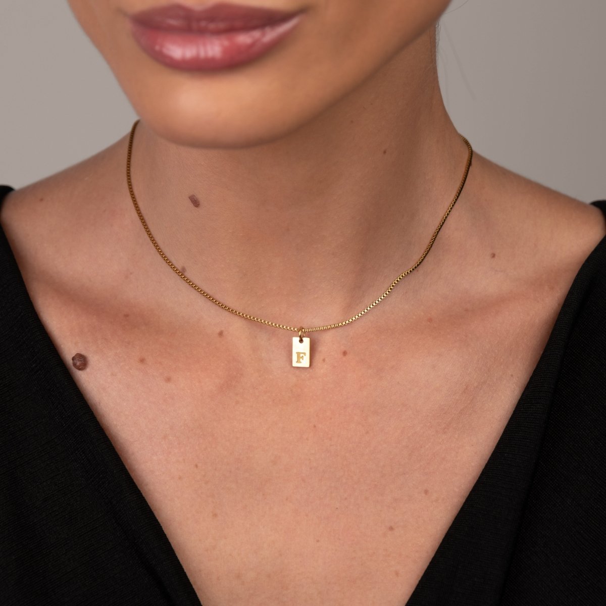 Minimal Initial Letter Necklace – 18k Gold Plated
