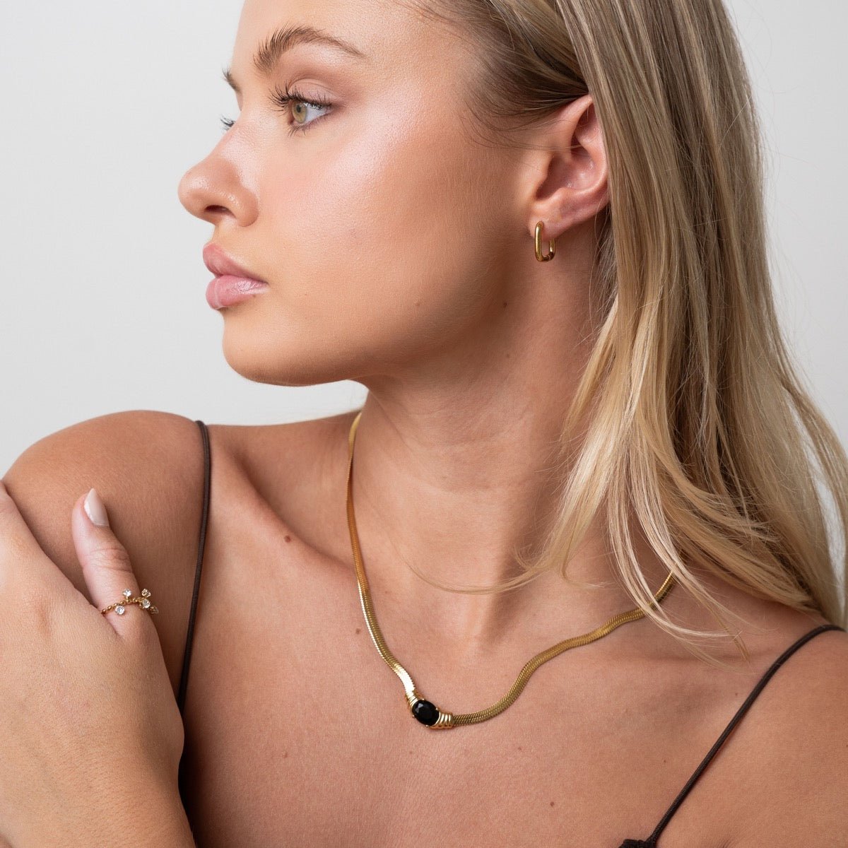 Onyx Stone Mesh Necklace 18k Gold Plated