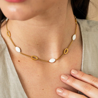 Angellica Oval Pendant Necklace - 18k Gold Plated