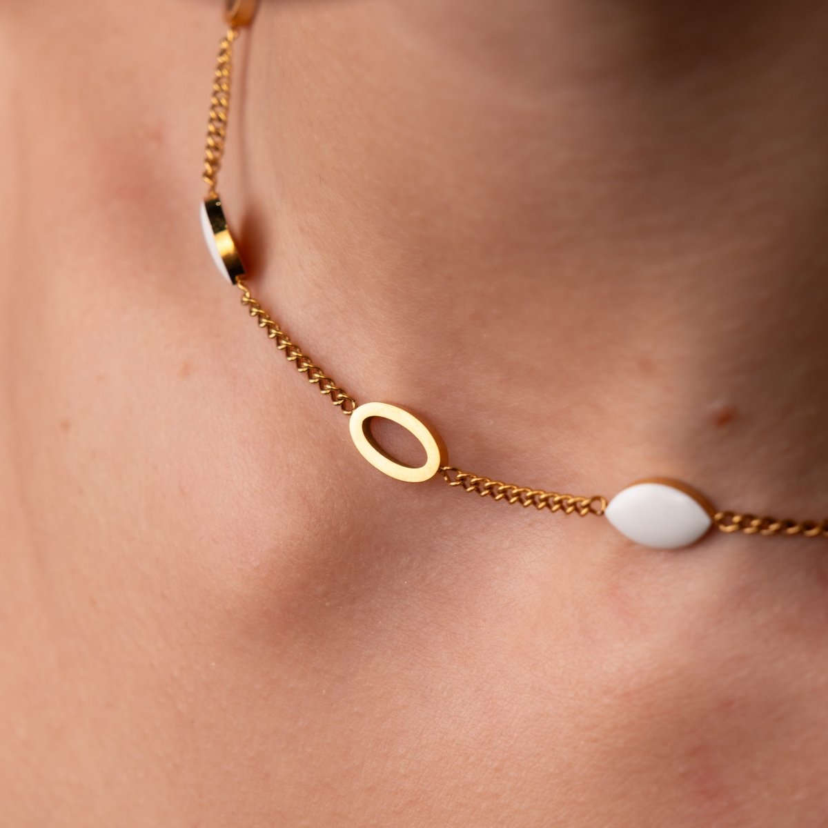 Angellica Oval Pendant Necklace - 18k Gold Plated