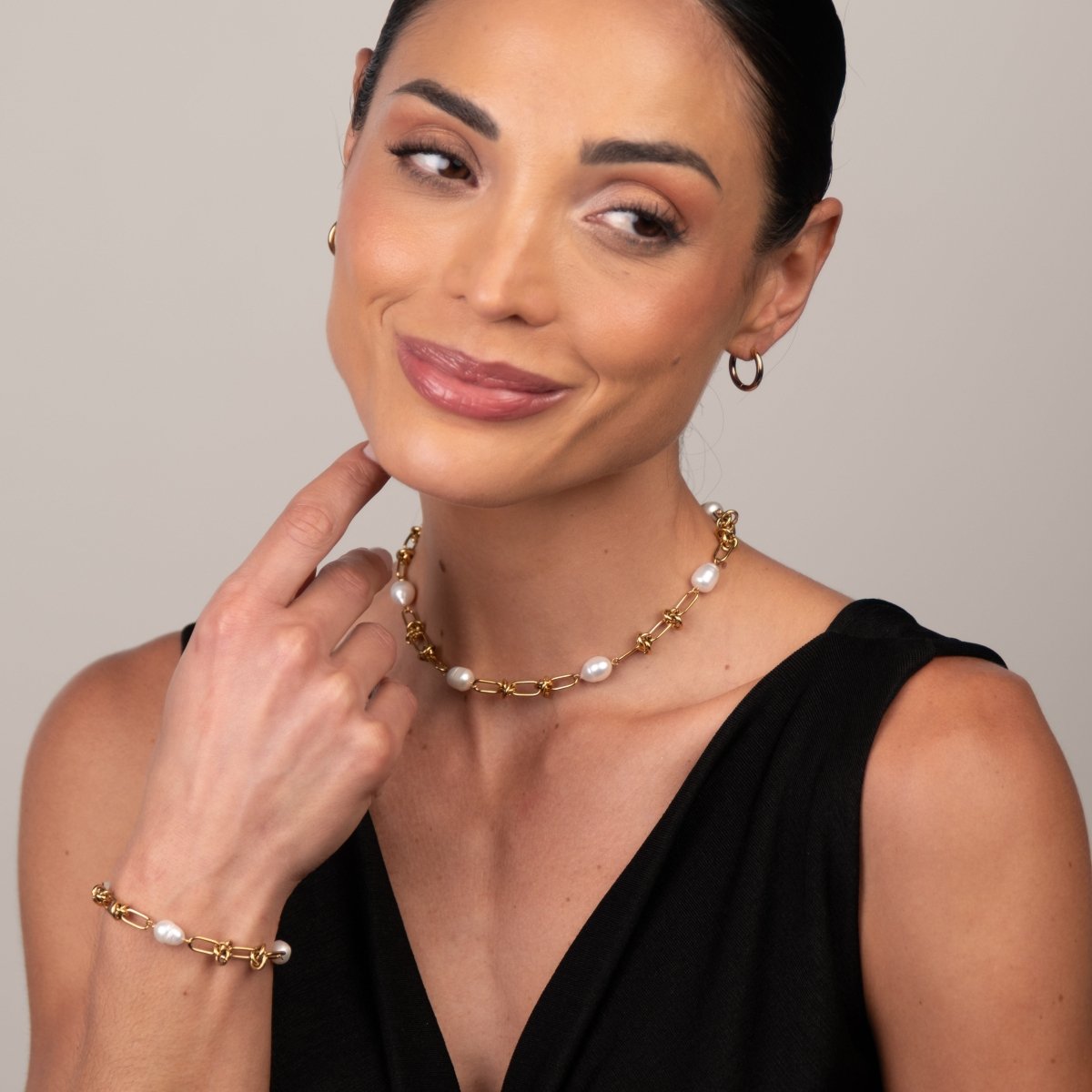 Knot and Pearls Bracelet - 18k Gold Plated