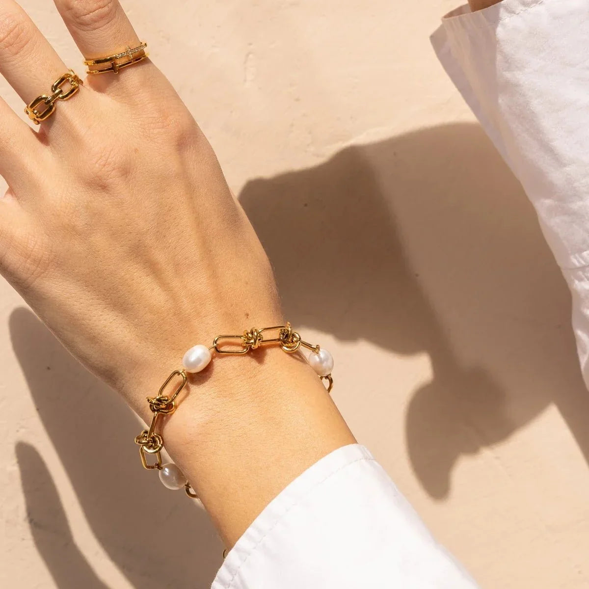 Knot and Pearls Bracelet - 18k Gold Plated